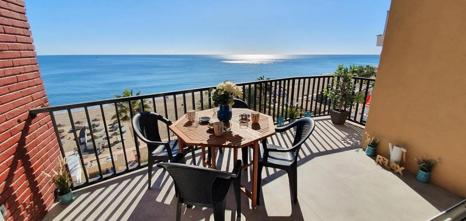 Central & Quite 2Bdr Beachfront Fuengirola Appartamento