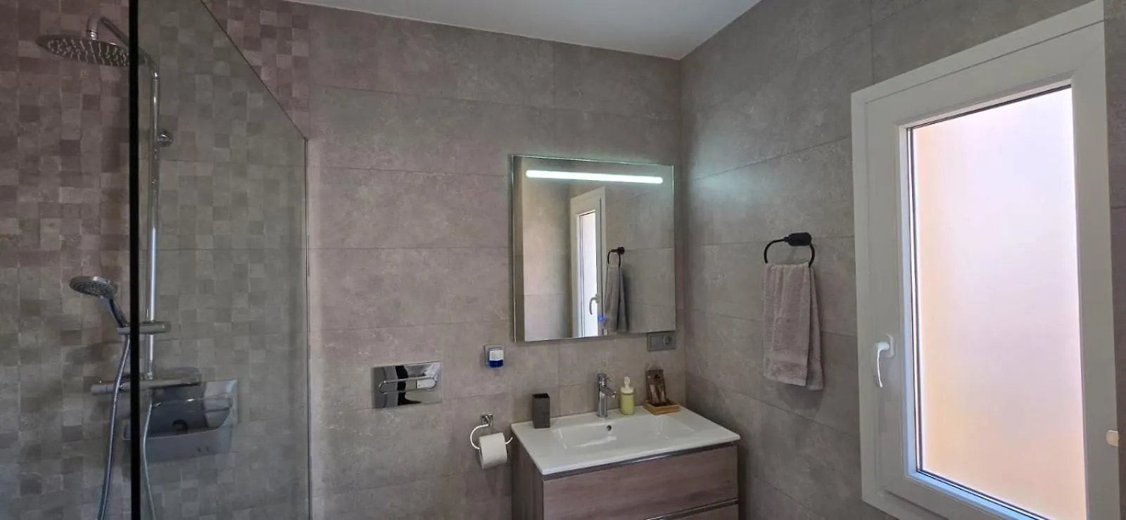 Central & Quite 2Bdr Beachfront Fuengirola 0*,  Spagna